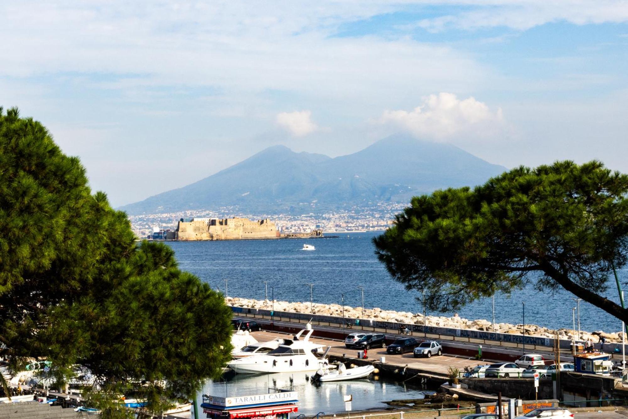 Apartment Molo Caracciolo Naples